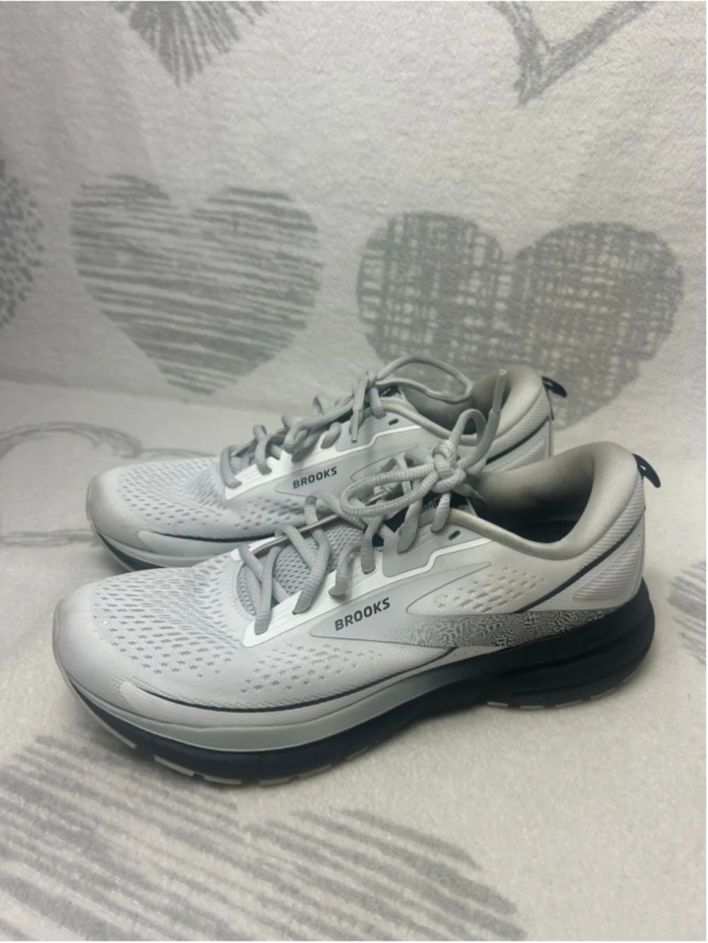 Brooks Trace 3 Sneakers Womens 9.5 White Track Road Running Shoes Oyster